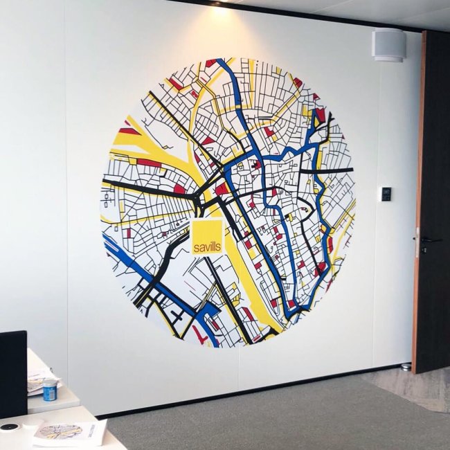 Voor Savills Utrecht had ik een plattegrond van Utrecht geïllustreerd in de stijl van 'De Stijl'.  Later werd besloten dat het ontwerp wat  eerst bedoeld was als relatiegeschenk ook mooi zou staan in het kantoor op de muur.  